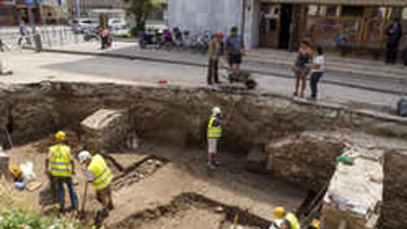 Rémisztő és megható sírokra bukkantak a győri színháznál