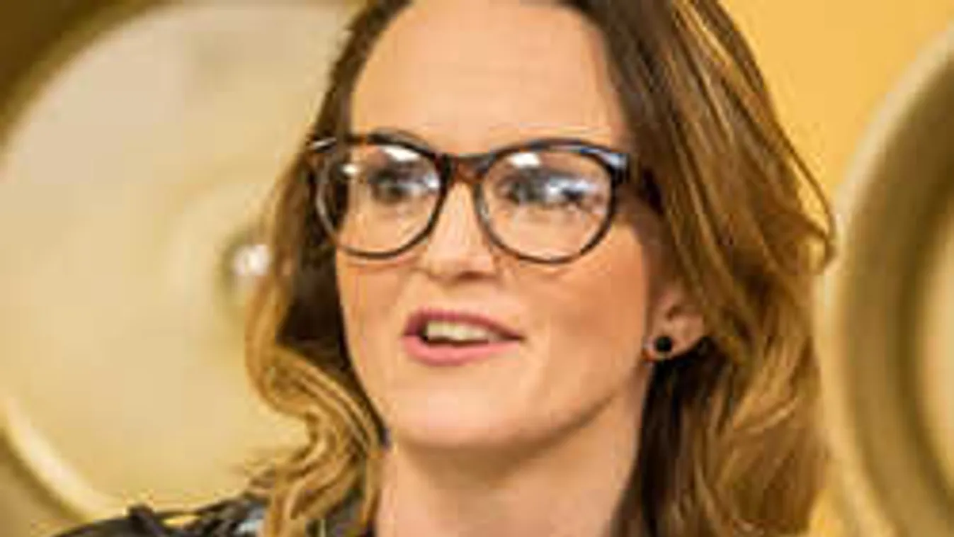 Erre senki sem számított, meglepő bejelentést tett a magyar énekesnő