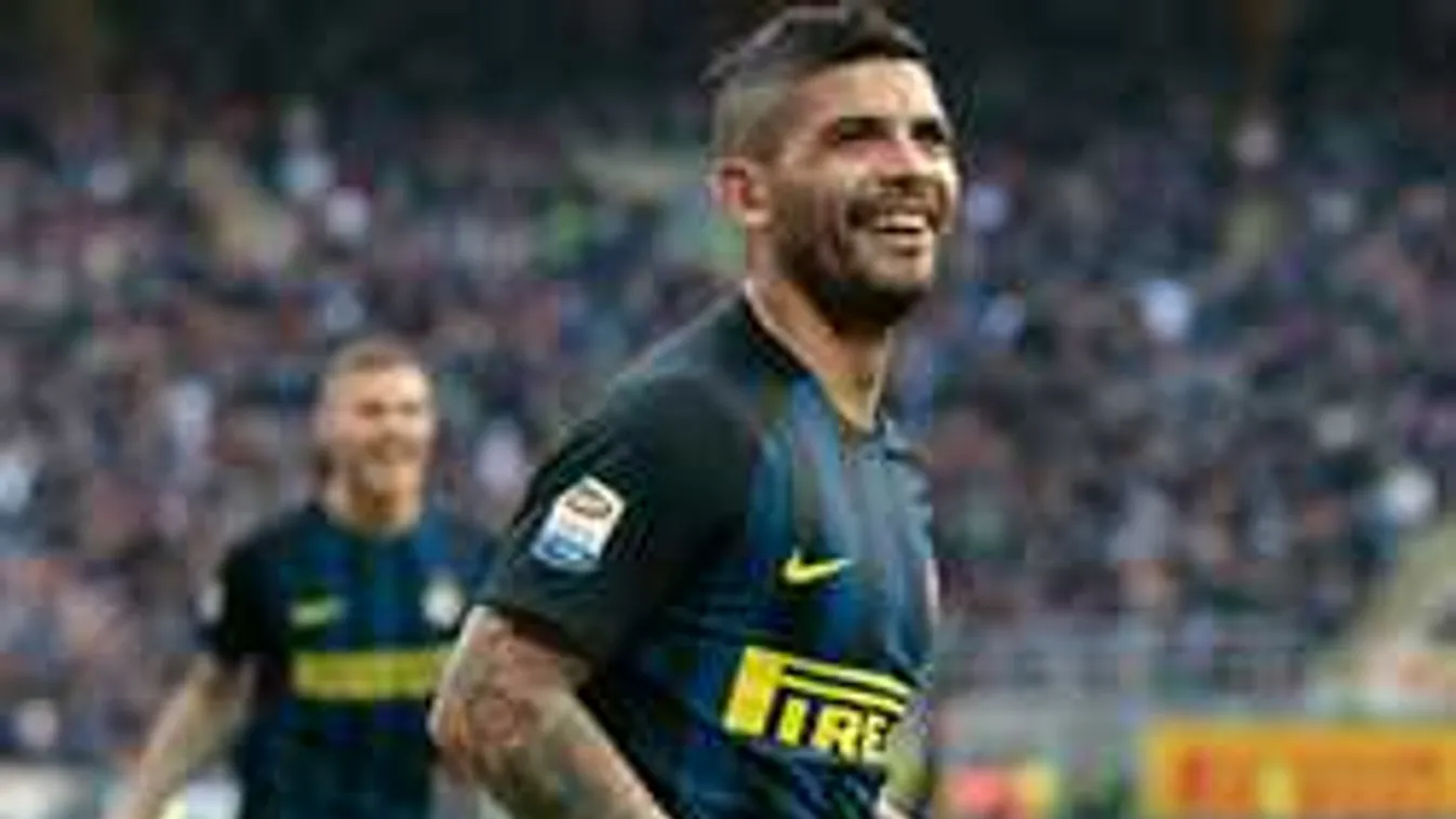 A kamera előtt maszturbált, most sztárcsapatba igazolt a válogatott focista