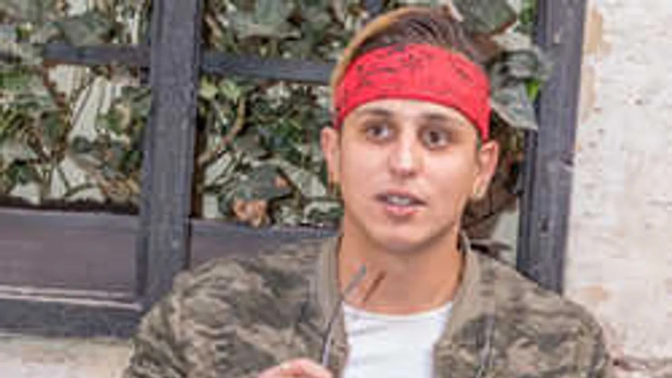 Aurelio elvitte a nap szerelmes posztja címet