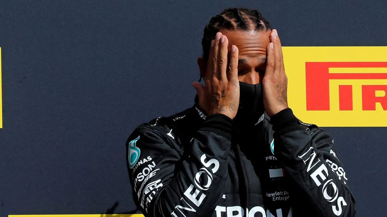 Háromkerekezve nyert Hamilton, percek alatt ellepték a mémek az internetet