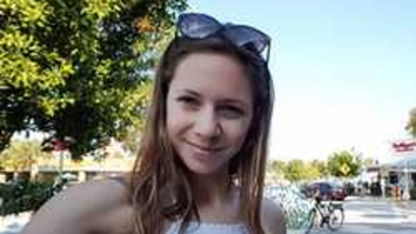 Romantika a medenceparton, Kapás Bogi mesés ajándékot kapott