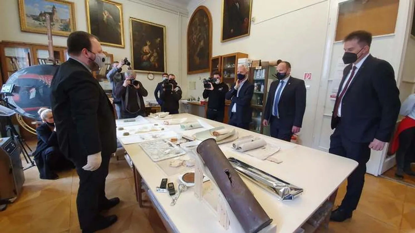 Hoppá: a nemzetközi sajtó kiemelten foglalkozik a 176 éves esztergomi időkapszulával!