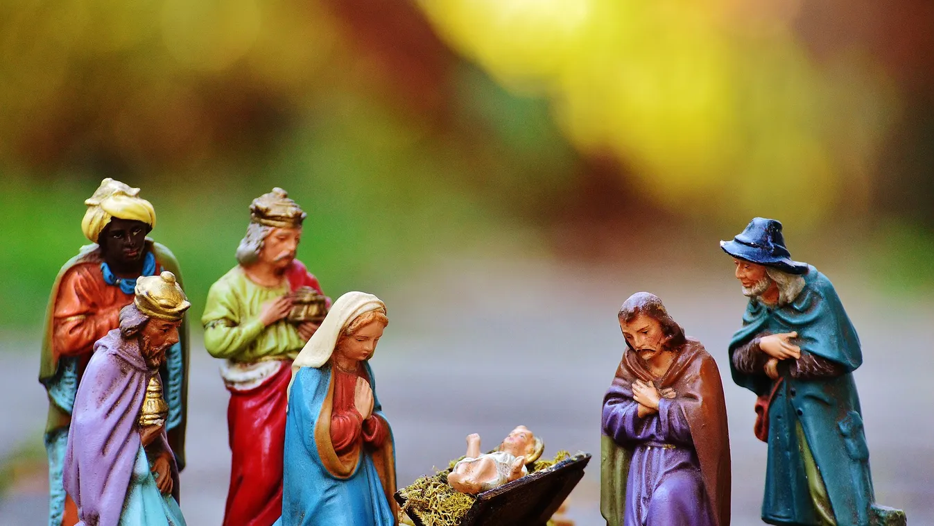 Meglepő pozícióba került a kis Jézus az óbudai jászolban – fotó