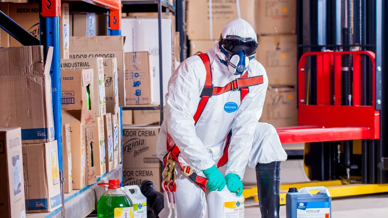 Menekítik az embereket: veszélyes anyag ömlött egy verebélyi gyárból