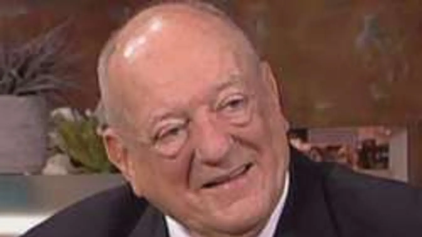 Kitépte a mikrofont a színésznő kezéből Klapka György: Dalra fakadt!