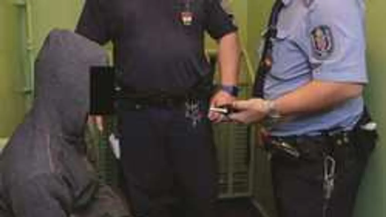 Rendőrök sérültek meg Budapesten: több járőrt ért támadás