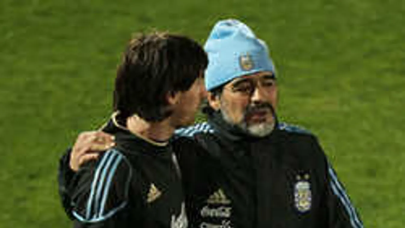 Hatalmas focibotrány, Maradona hátba támadta Messit