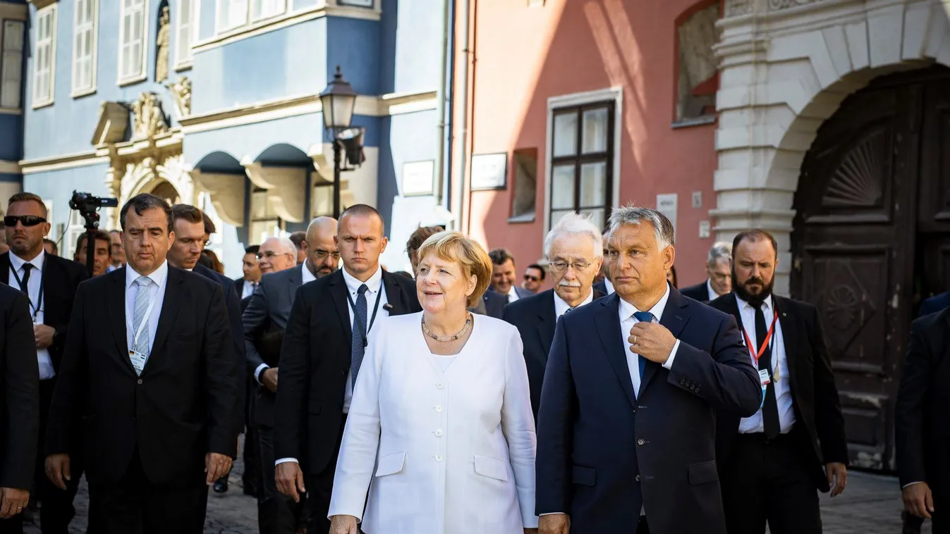„A magunkfajta szabadságharcosok tudták” – Látványos képeken Orbán és Merkel találkozója