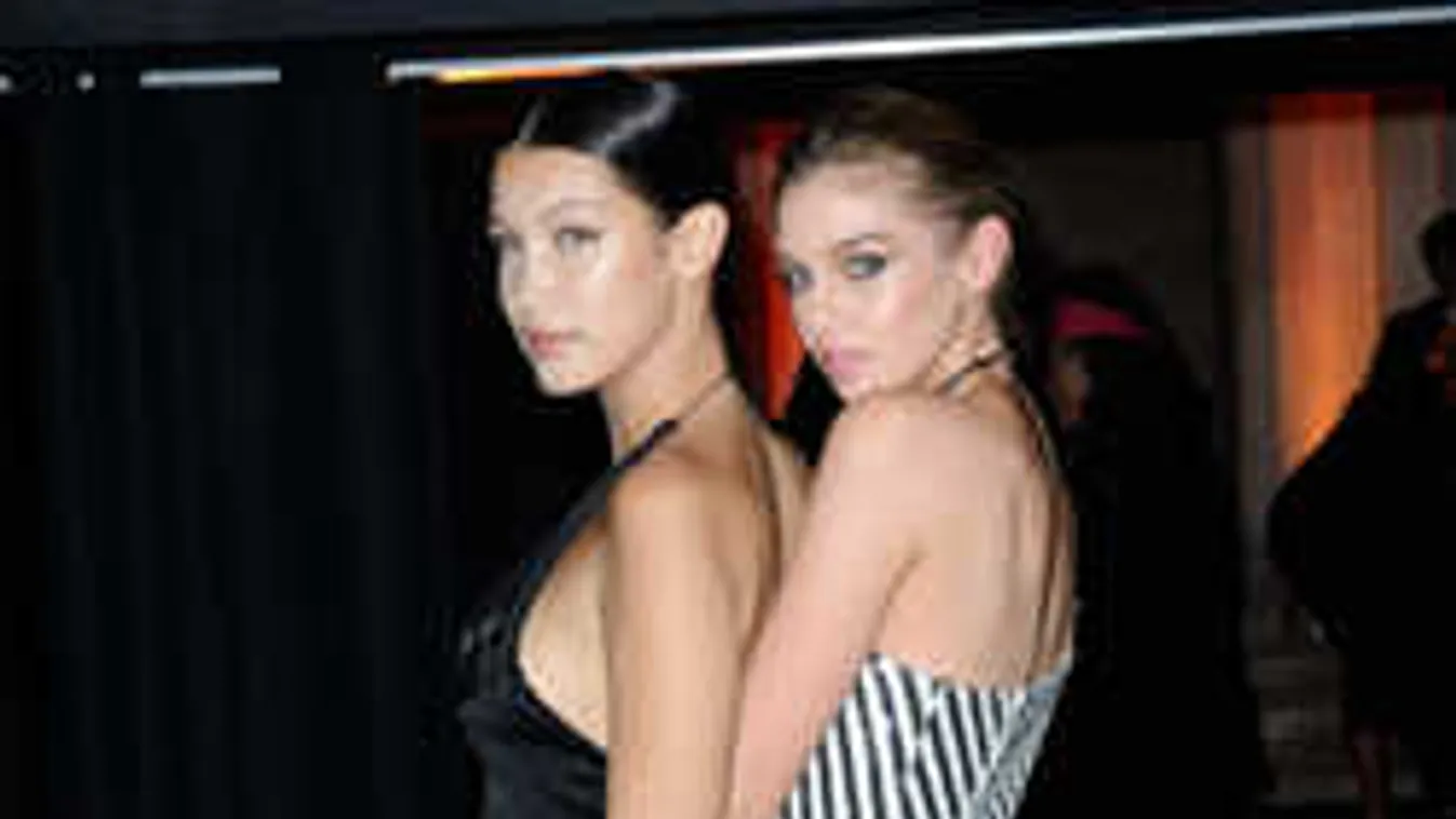 Kiszivárgott, forró leszbikus csókot váltott egymással a két dögös modell