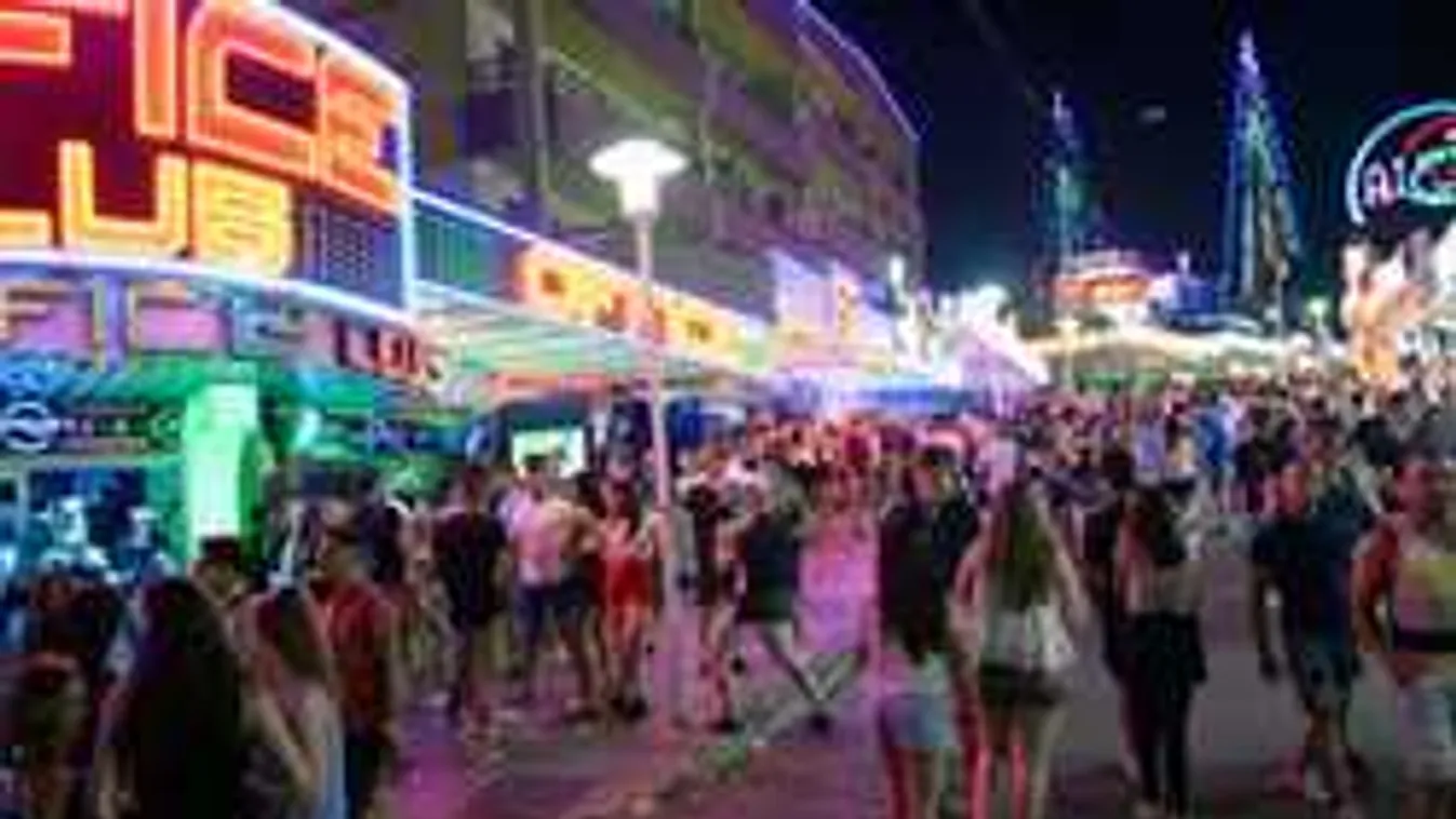 Meztelen emberek, utcán szexelő párok támadták le a kisvárost