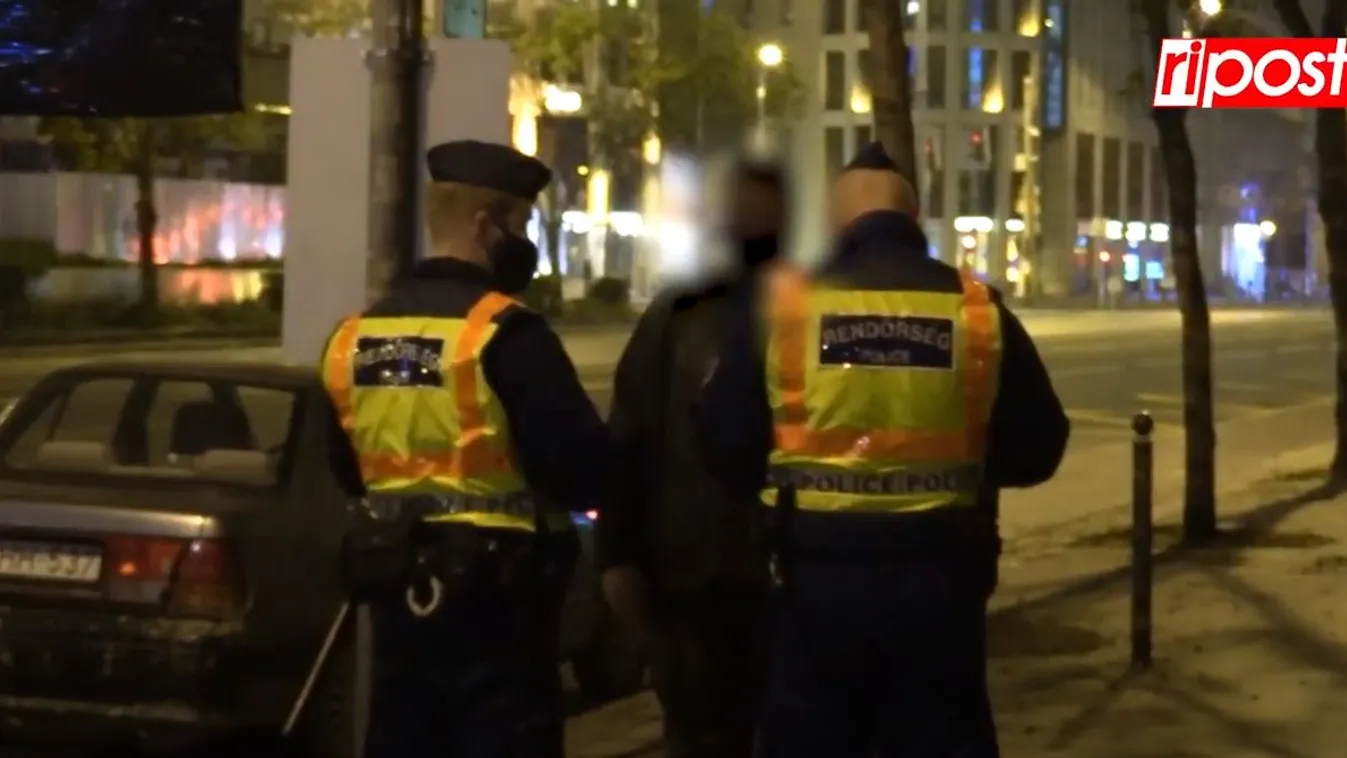 Életbe lépett a kijárási tilalom: igazoltatják a rendőrök az este 8 után utcán sétálókat – videó