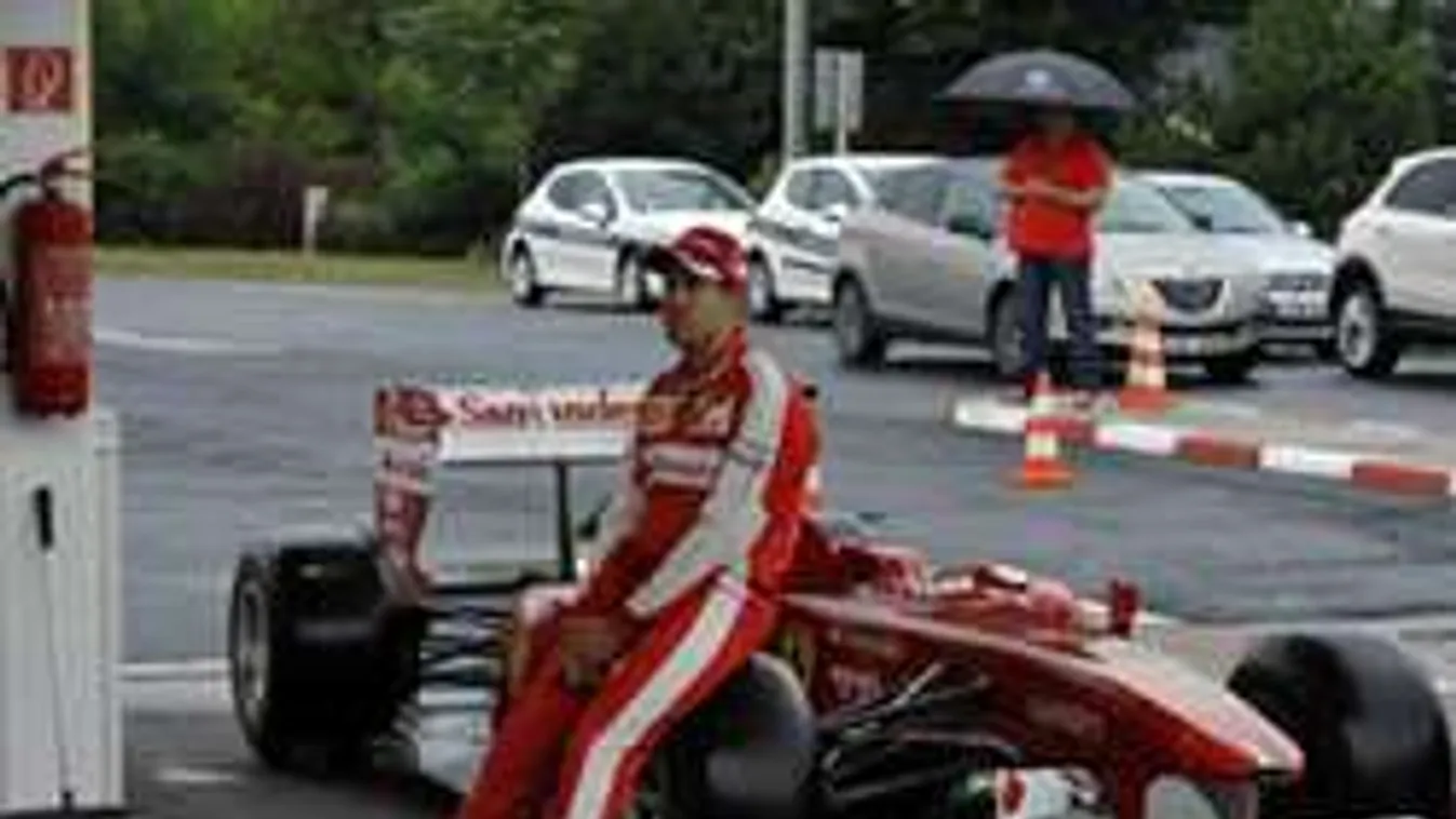 Vettel autószerelőnek állt Mogyoródon!