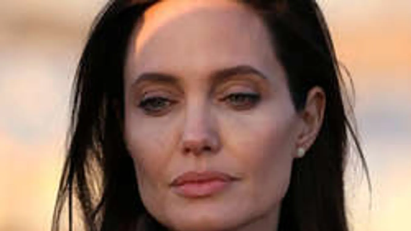 Levette a parókáját Angelina Jolie! - Soha nem látott fotók!