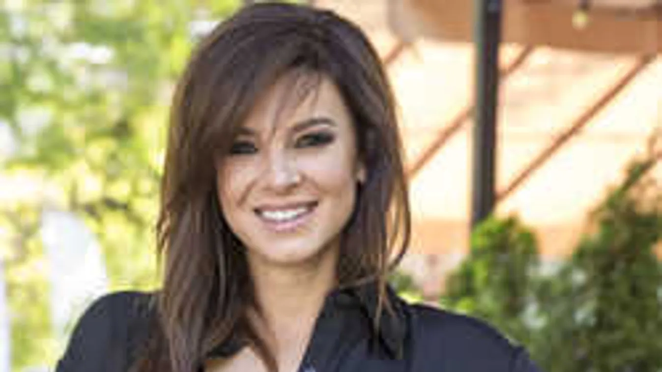 Õrjítő dekoltázzsal vadít Sarka Kata: nem lehet máshova nézni