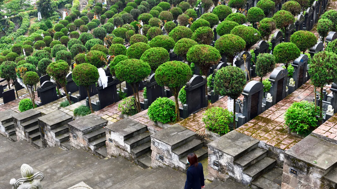 On,April,4,,2020,,During,The,Qingming,Festival,,Women,Were