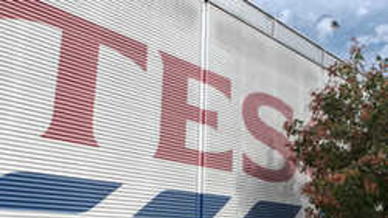 Kiskorúnak adott el alkoholt a magyar Tesco, durva büntetést kapott