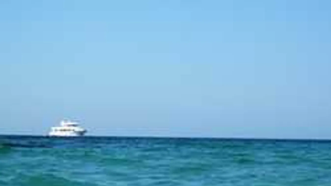 Ezért ugrott a tengerbe a gyönyörű modell és veszett oda