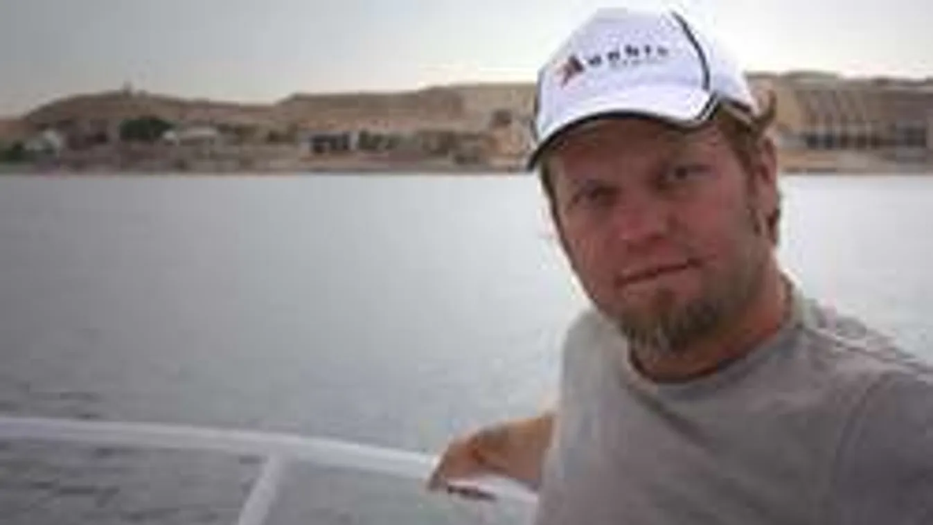 Lelépne az országból az ismert magyar színész!