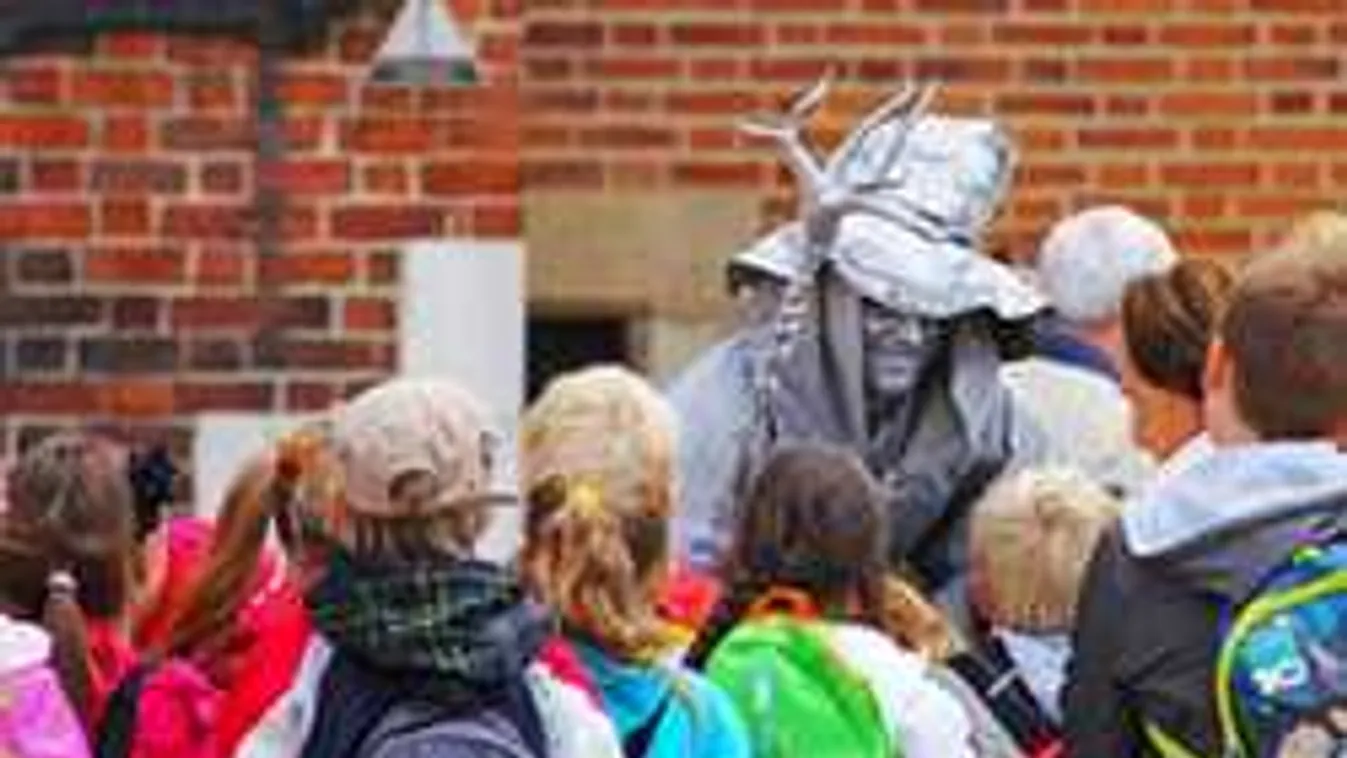 Meghatóan búcsúztatták régi diákjai nyugdíj előtt a fehérvári tanárnőt