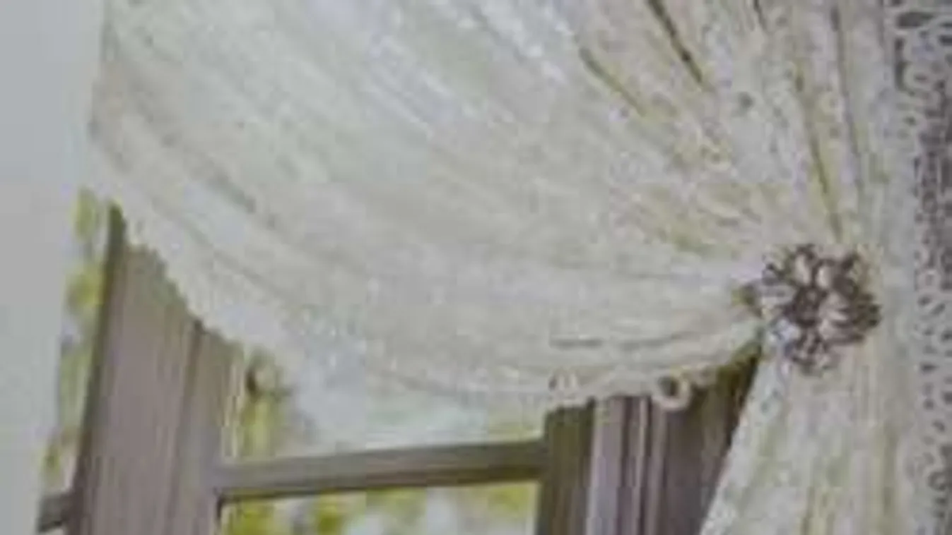 A függöny ideje lejárt! Így újíthatod meg te is fillérekből az ablakod