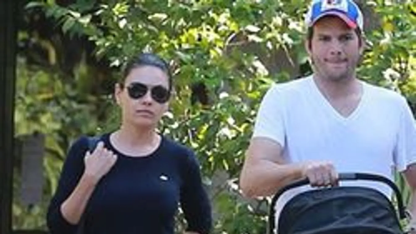Ashton Kutcher pelenkázza otthon a gyereket
