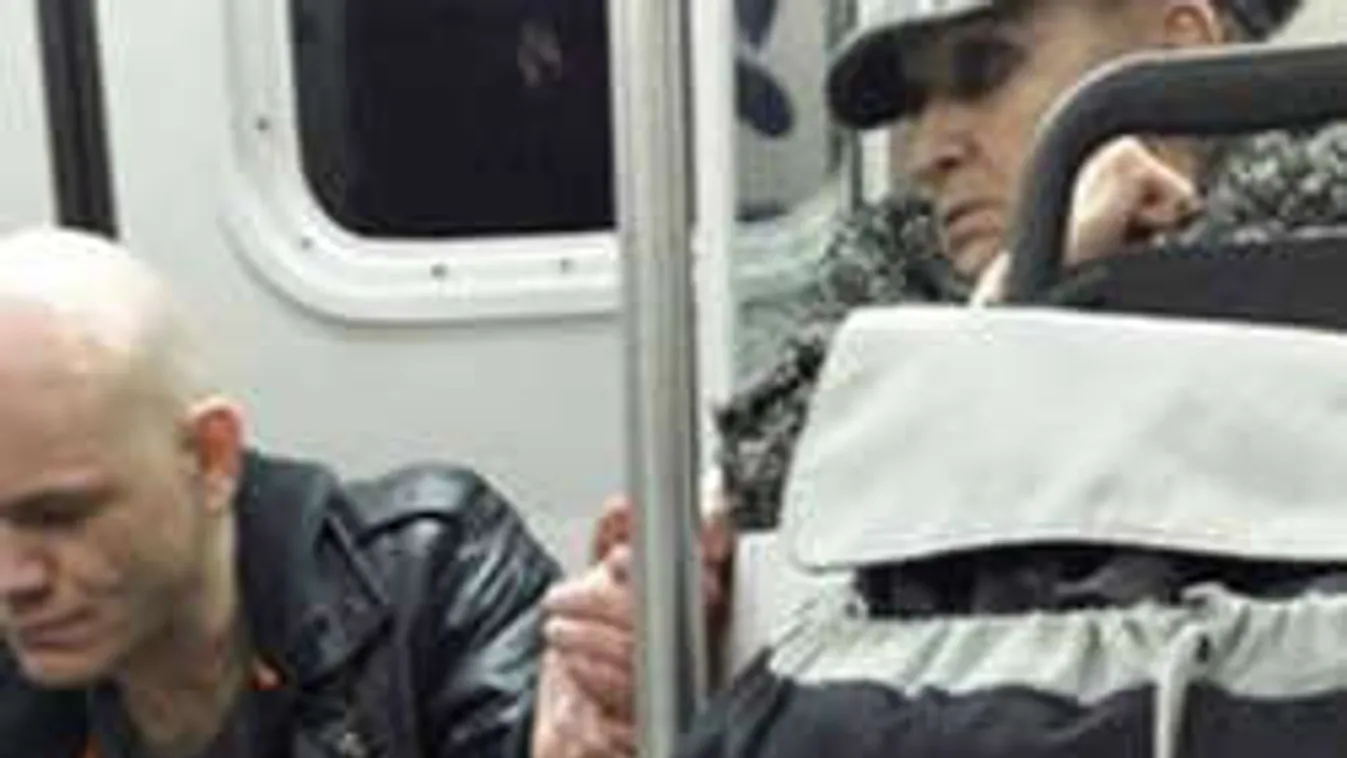 Ezen a bátor nagymamán pörög most az internet. Példaértékű, amit tett!