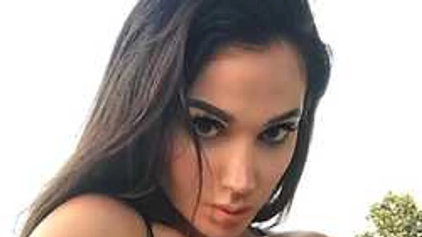 Brutális melleket villantott az elképesztően szexi szurkolólány