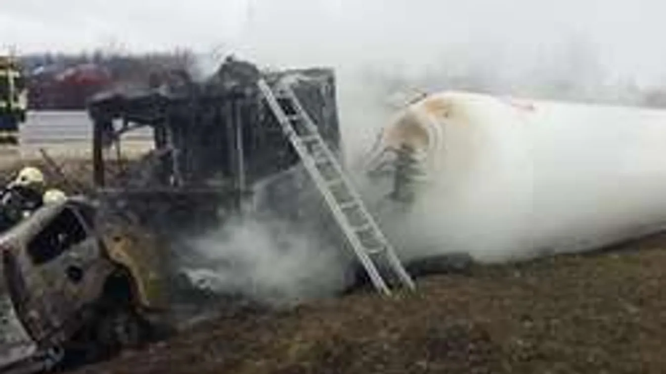 Lángolt egy nitrogénszállító tartályautó az M2-esen! Katasztrófahelyzet!