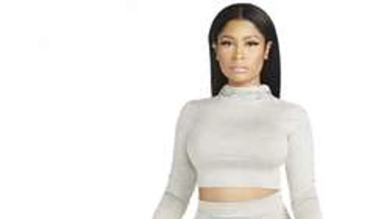 Ezt is lekapták: Vénuszdombot villantott a telt idomú énekesnő