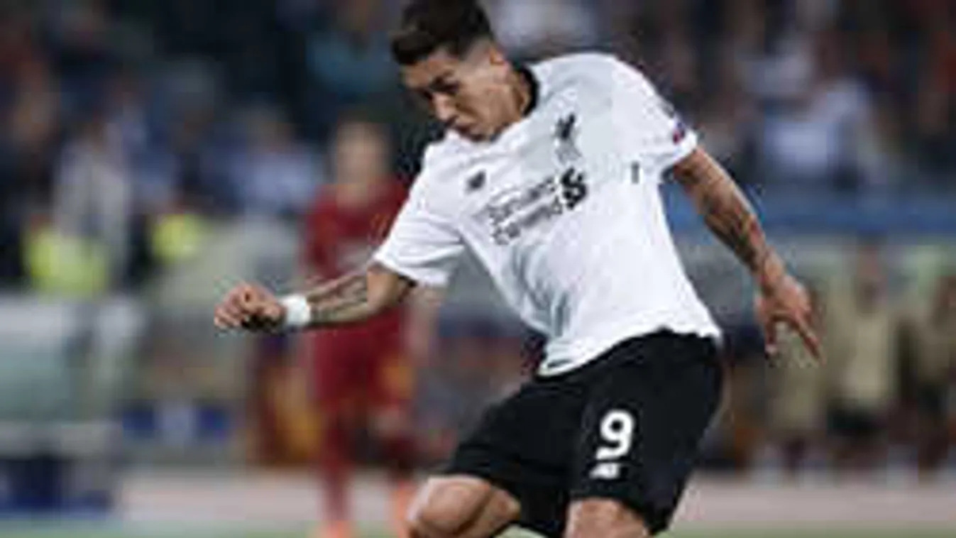 Apró bikiniben fotózták a focisztár bombázó barátnőjét