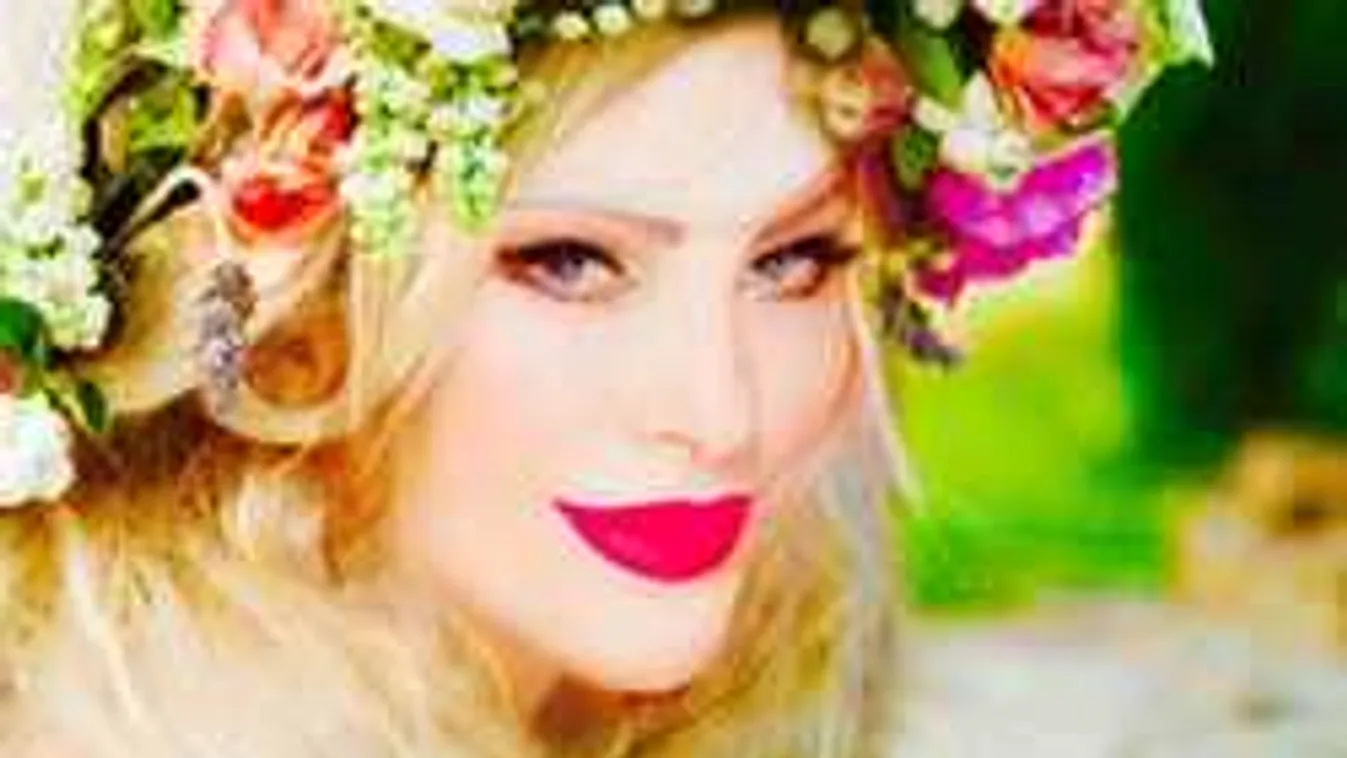 Csak egy árva neccharisnya takarja a magyar pornósztár idomait