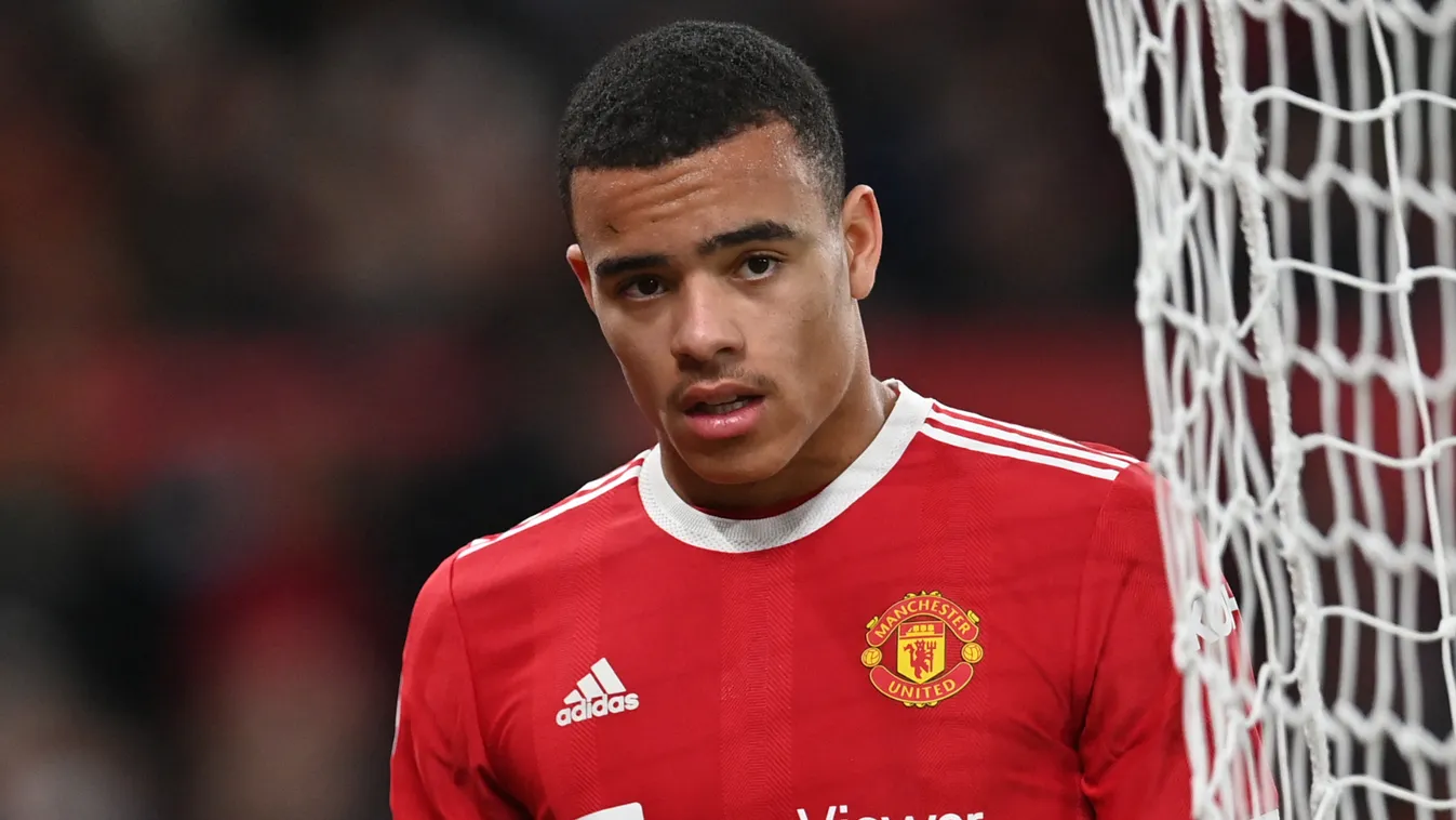 Véres videó, döntött a focistáról a Manchester United