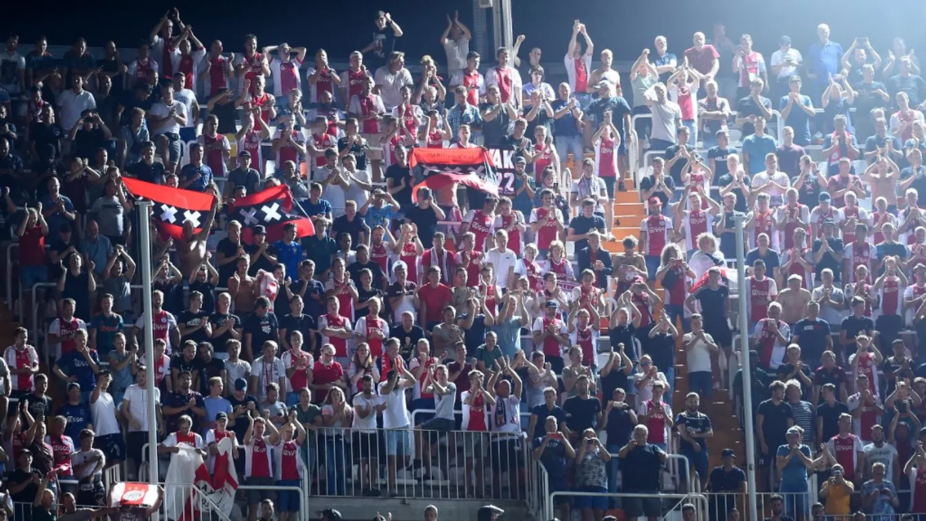 Szigorú ítélet, kitiltották a stadionból a sztárcsapat szurkolóit