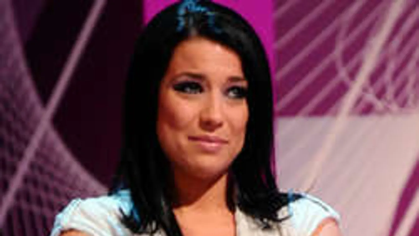 Meghalt VV Zsuzsi anyja, miközben ő a szülőágyon feküdt!