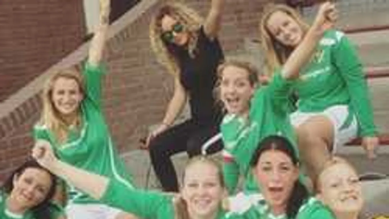 Letolt nacival szexiztek a kerek popójú focista csajok - Fotó