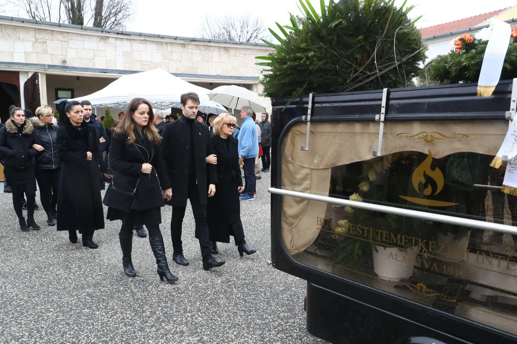 5EE5312E-EA44-48BC-9BDC-F063A8D32E94