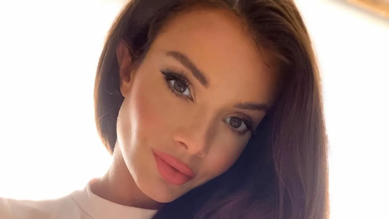 Keményen bevágott a body a magyar szépségkirálynő vénuszdombjába