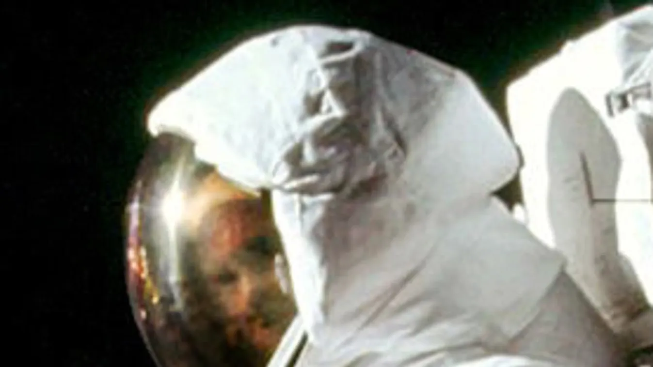 Feljavítottak egy fotót a Holdra szállásról, ez a részlet került elő