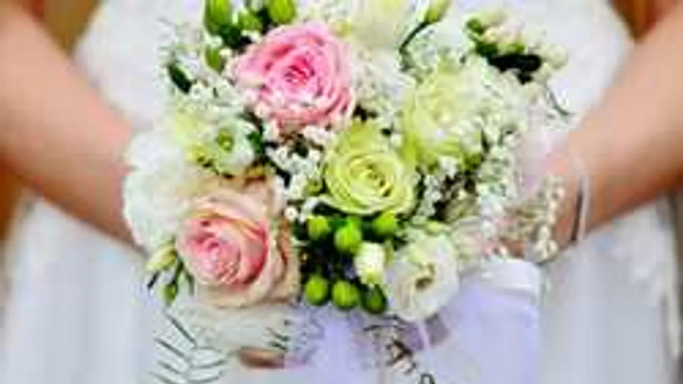 Megőrültek a menyasszonyok, ez az új esküvői cipődivat!