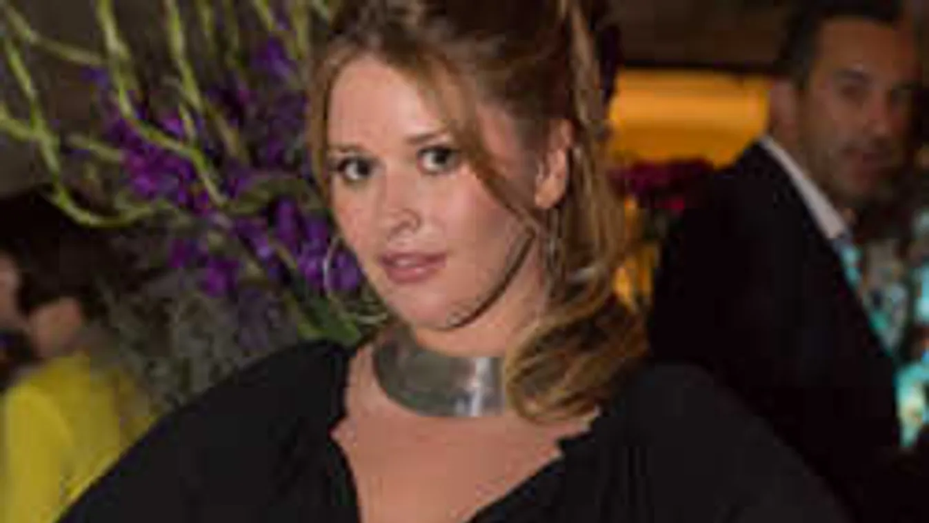 Fotó a múltból: Bolondultak a férfiak a tini Király Lindáért