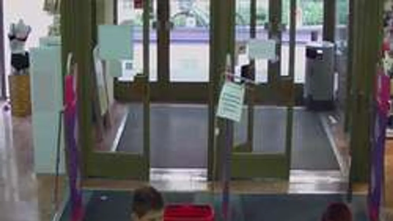 Fotón a kisfiával áruházból lopó nyíregyházi édesanya!