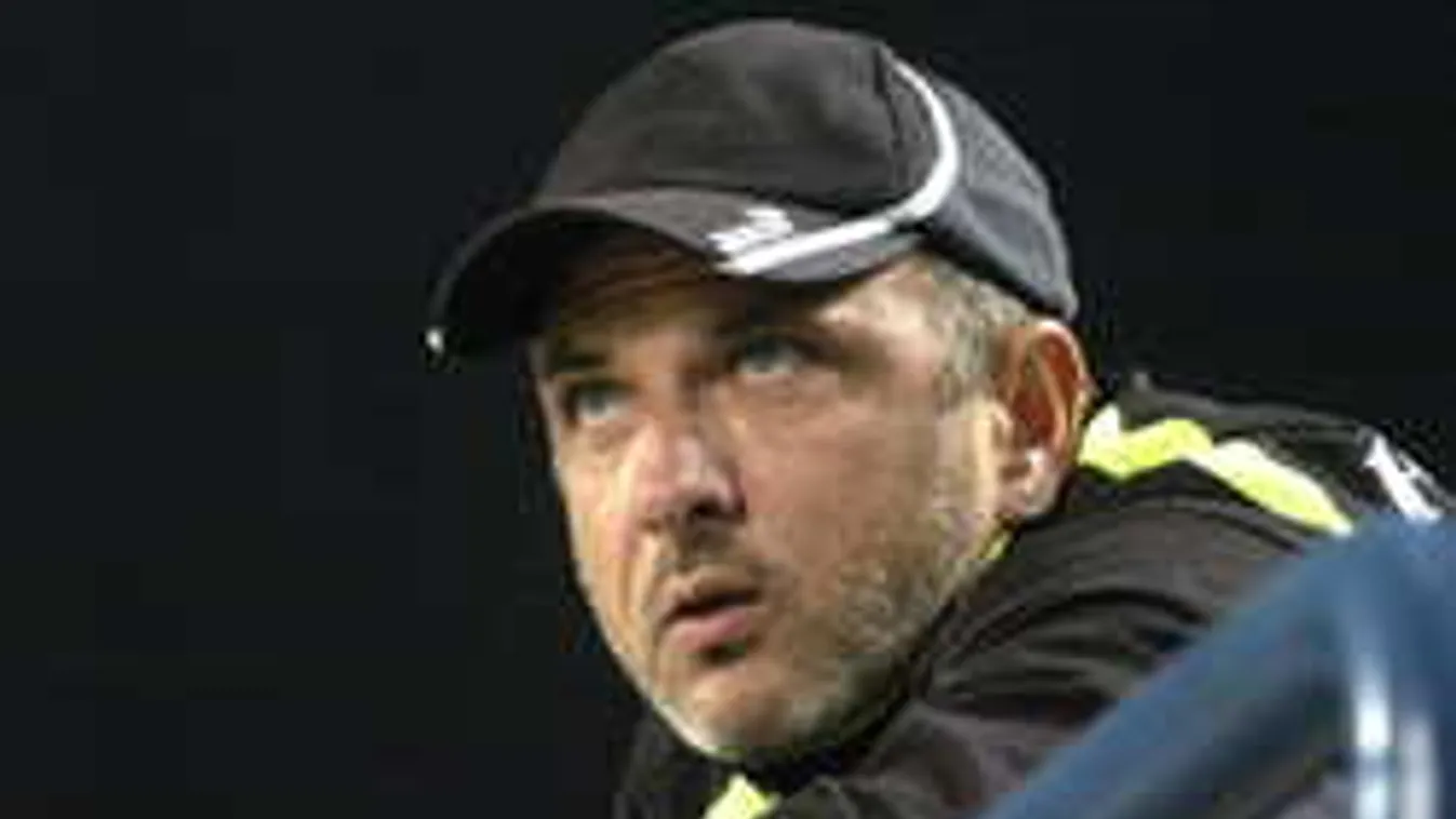 Trágár szavak, megalázták a hazazavart magyar focistát