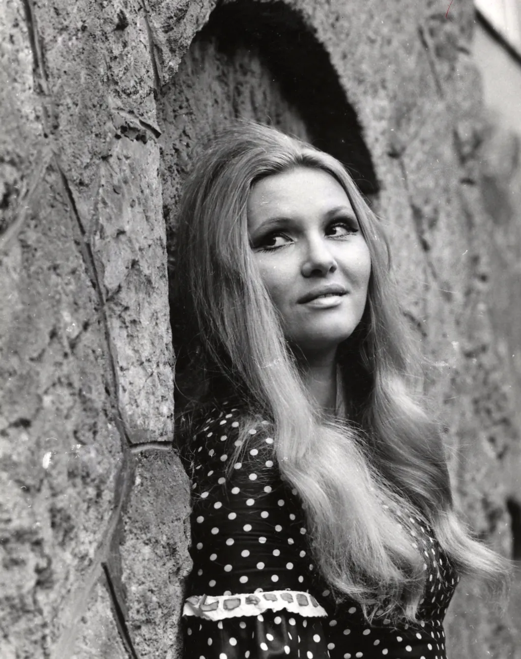 Budapest, 1972. szeptember 3. Fábri Zoltán új filmjének a "Plusz minusz egy nap" nõi fõszereplõje, Pécsi Ildikó - otthonában. MTI Fotó: Keleti Éva