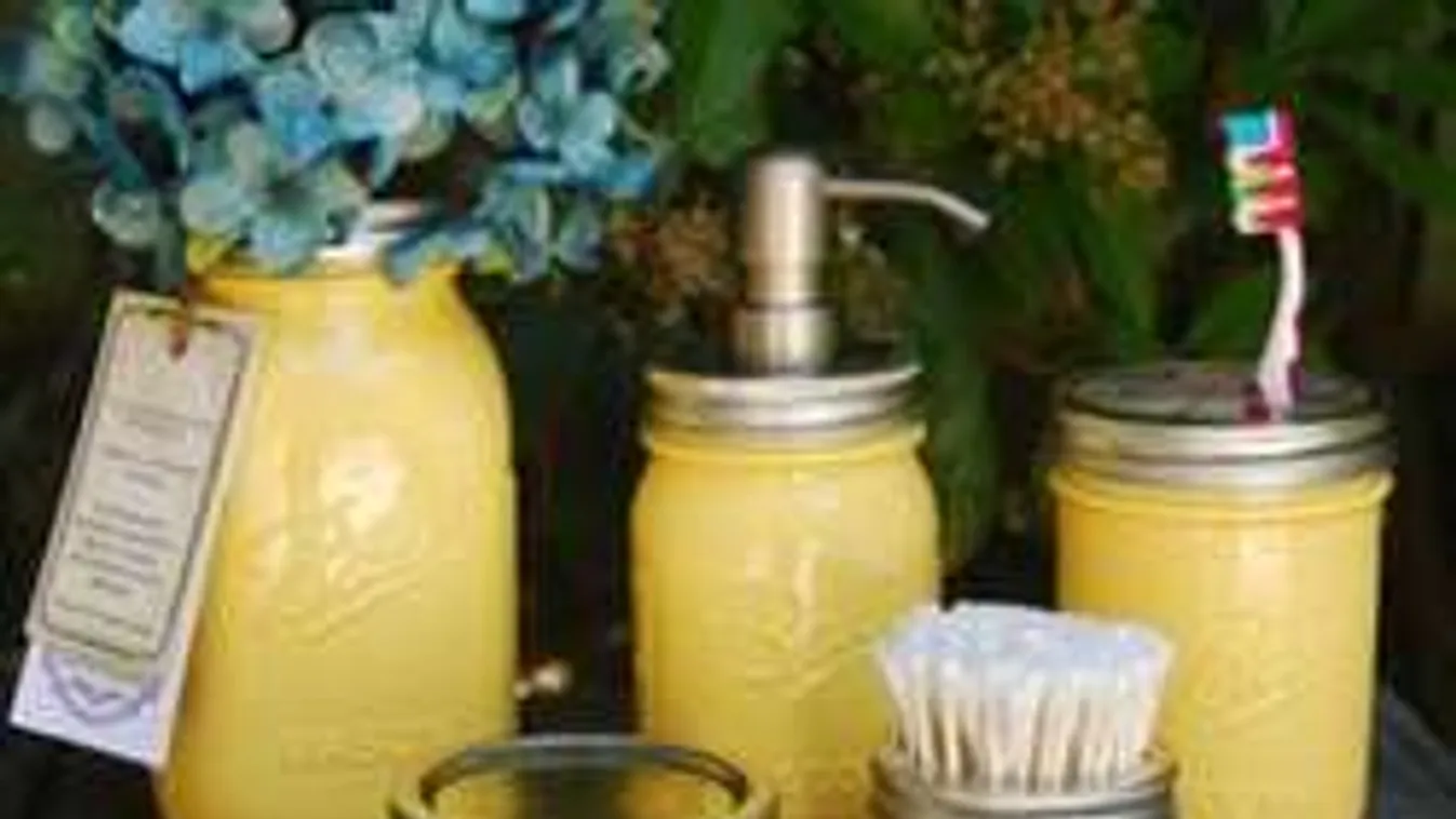 Csak néhány befőttesüveg, és máris rend van a fürdőszobában!