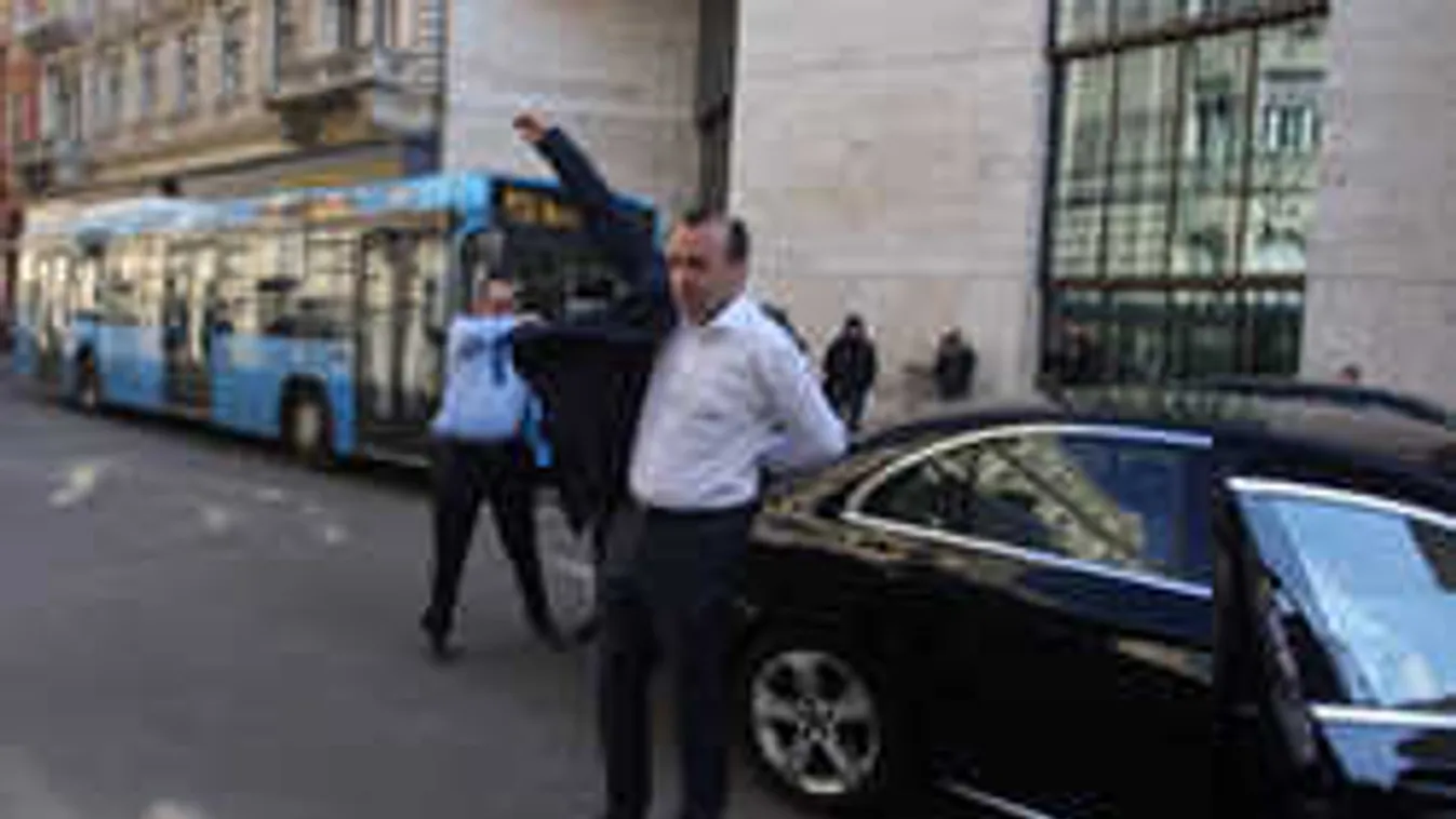 Soroséknál kezdte a napot Budapesten Manfred Weber