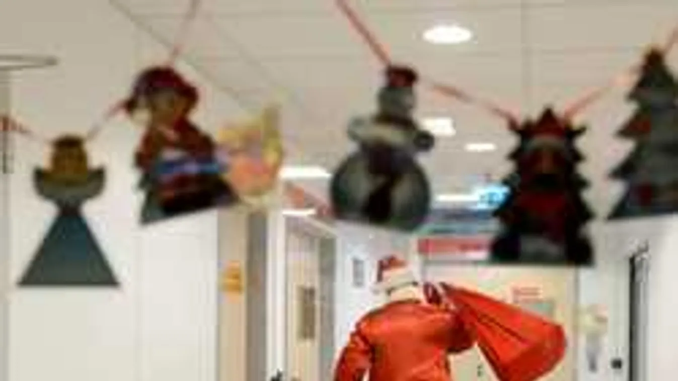 A tűzoltók kórházba vitték a Mikulást