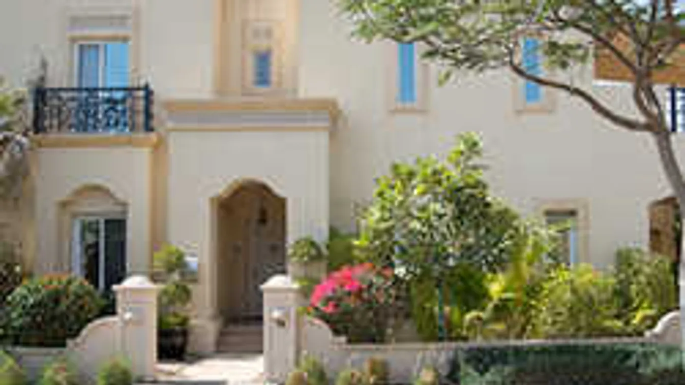 Dubajba megy a lóvé? Pénzmosás gyanúja a pesti utcán