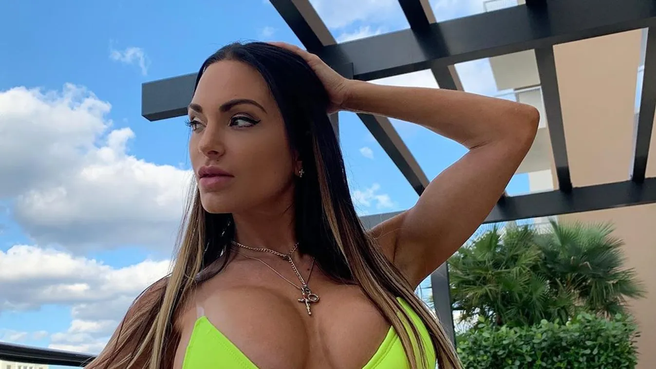 Izgató látvány, ledobta a melltartót a hatalmas keblű sportolónő