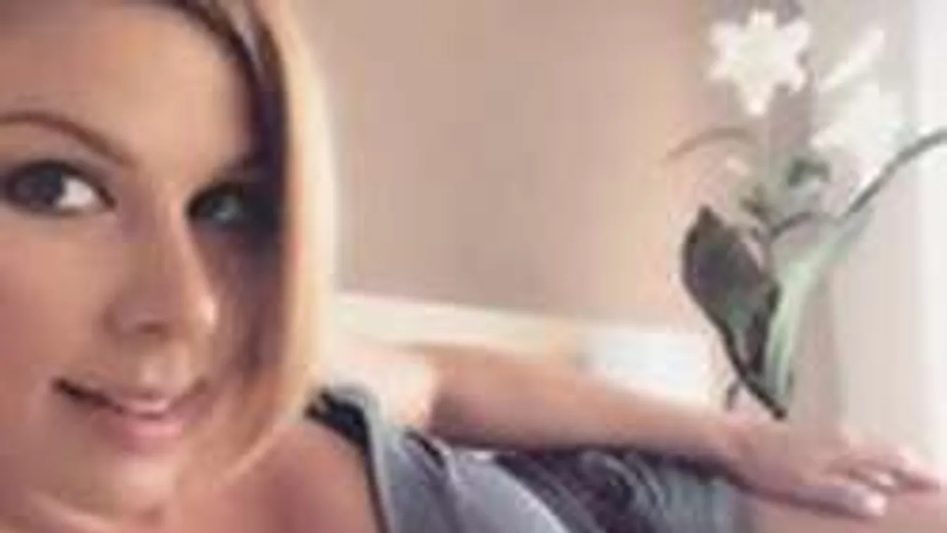 Teljes kitárulkozás: Pirner Alma átlátszó ruhában mutatta meg melleit!